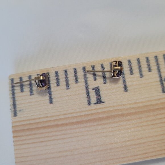 Amethyst Heart Post Earrings Dainty 14k Yellow Gold Vintage February Birthstone - Picture 13 of 15